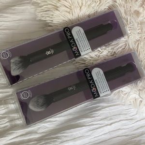 2 Mōda Pro brushes black Matte black